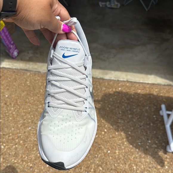 Nike White Black Athletic Shoes Sleek Design - Picture 2 of 3